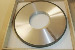 Resin diamond grinding wheel for nickel cadmium boron alloy spraying