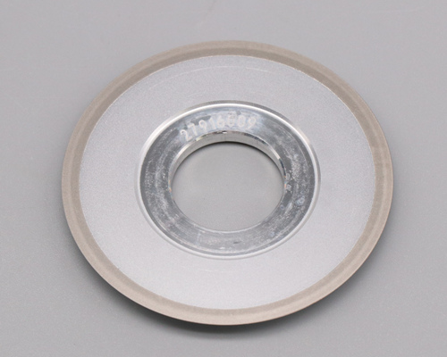 Electroformed hub type diamond dicing blade for cutting wafer