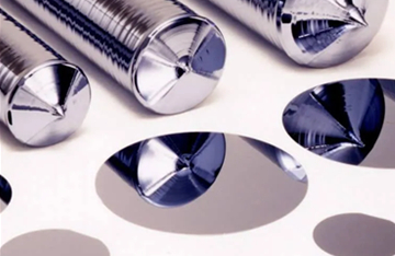 How are semiconductor wafer manufactured?