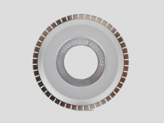 Electroformed hub type diamond dicing blade for semiconductor packaging